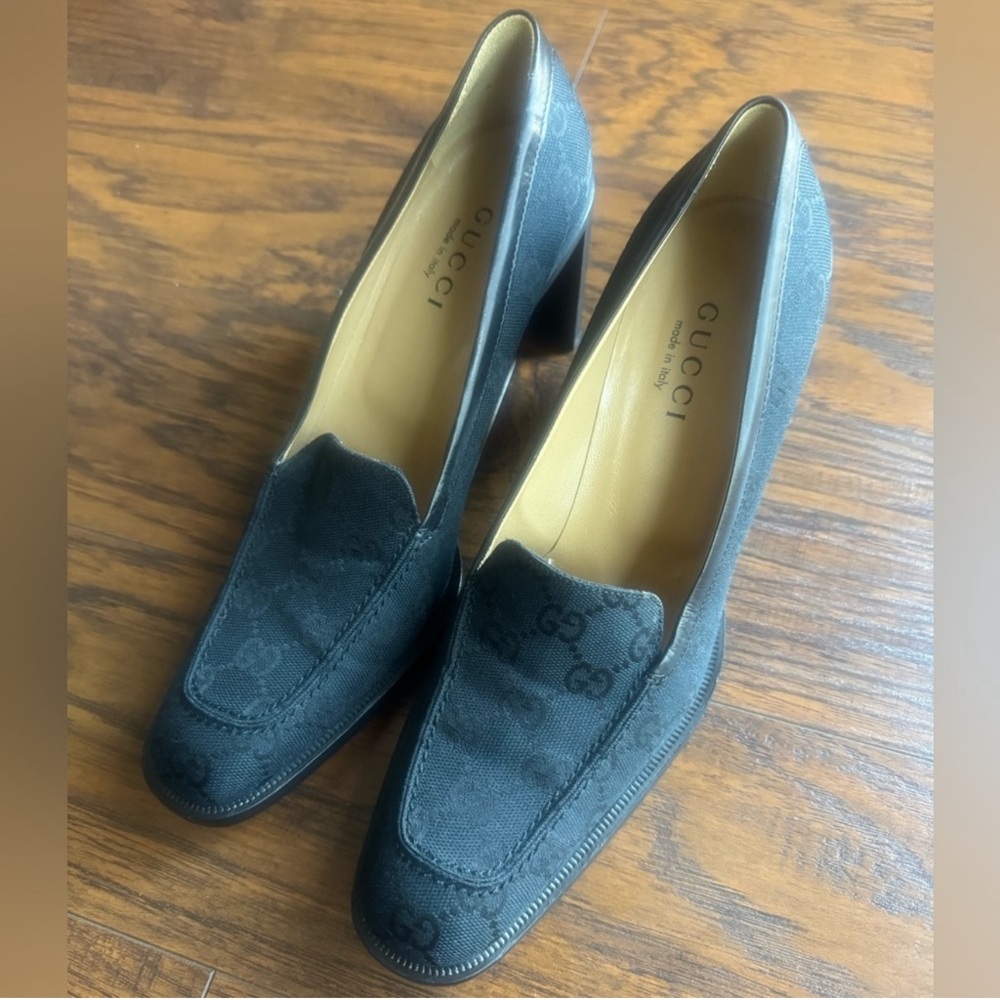 {Gucci) Canvas Pump